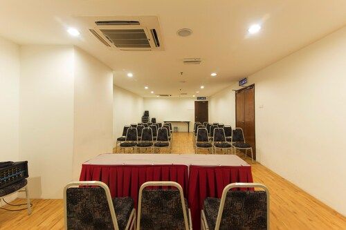 OYO 305 First Business Inn, Kuala Lumpur
