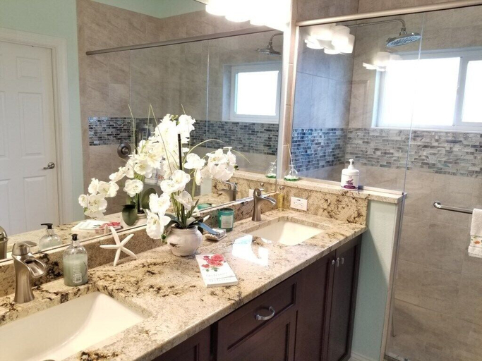 Bathroom 4, Rusty Pelican, Flagler