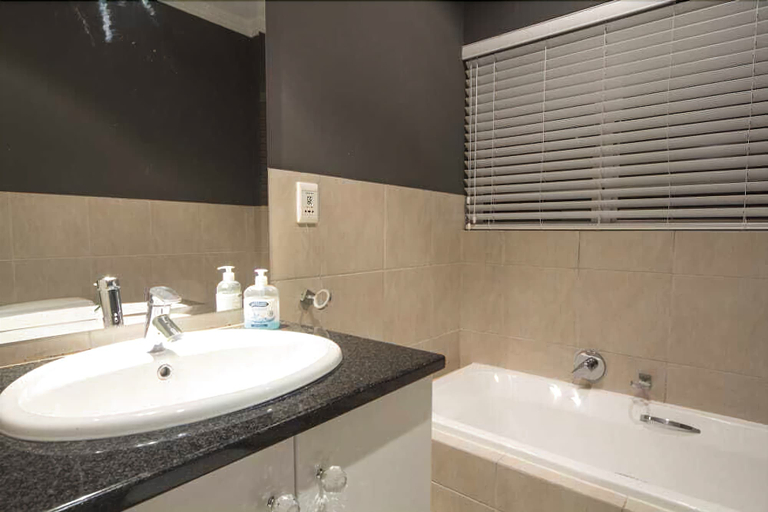 Bathroom 4, 9 Sunrise Beach, eThekwini