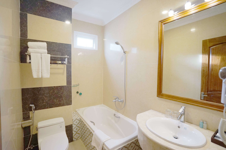 Bathroom 5, Lam Anh Luxury Hotel, Đà Lạt