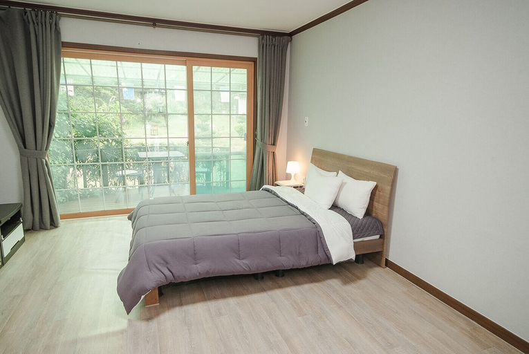 Bedroom 4, Mungyeong Mountain Morning Pension, Mungyeong