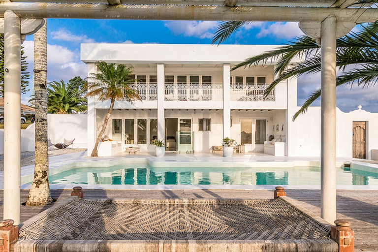 Exterior & Views 2, Your Luxury Escape - Bisque House, Byron
