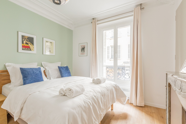 Bedroom 3, Edgar Suites Spacious Apartment Martyrs, Paris