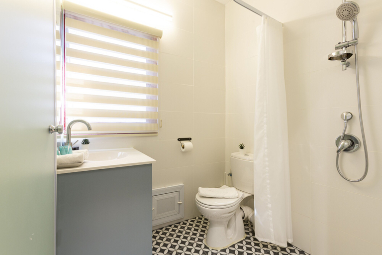 Bathroom, AirTLV - Levinski 113 Hotel - Hostel