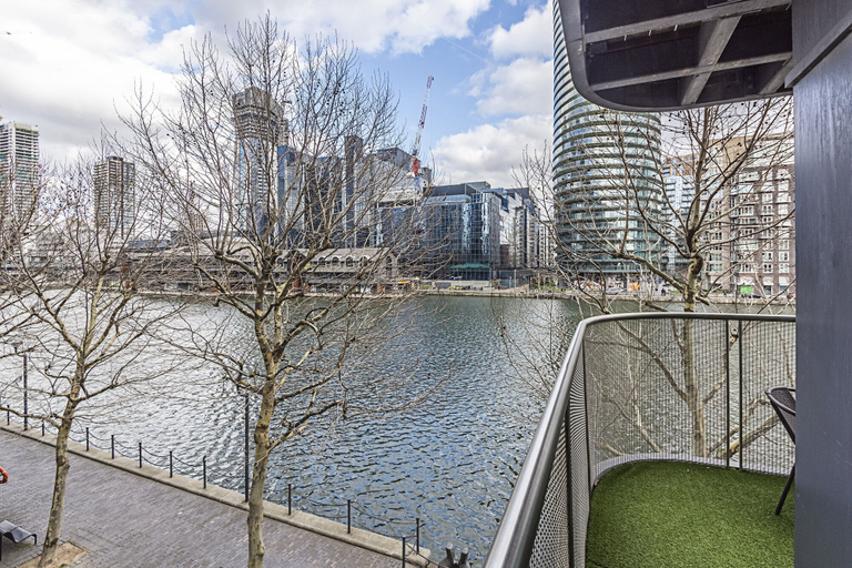 Sport & Beauty 3, Canary Wharf Luxury Apartments, London