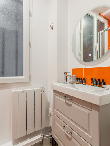 Bathroom 5, Edgar Suites Spacious Apartment Martyrs, Paris