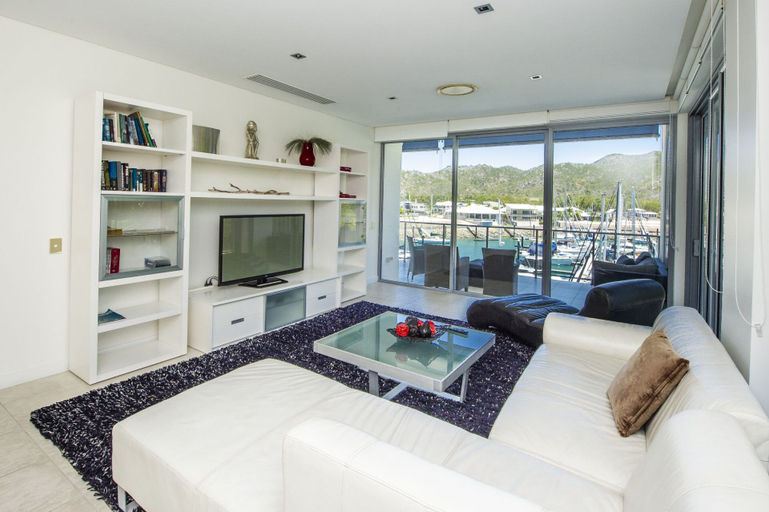 Bedroom 2, Blue on Blue Apartment 335, Magnetic Island