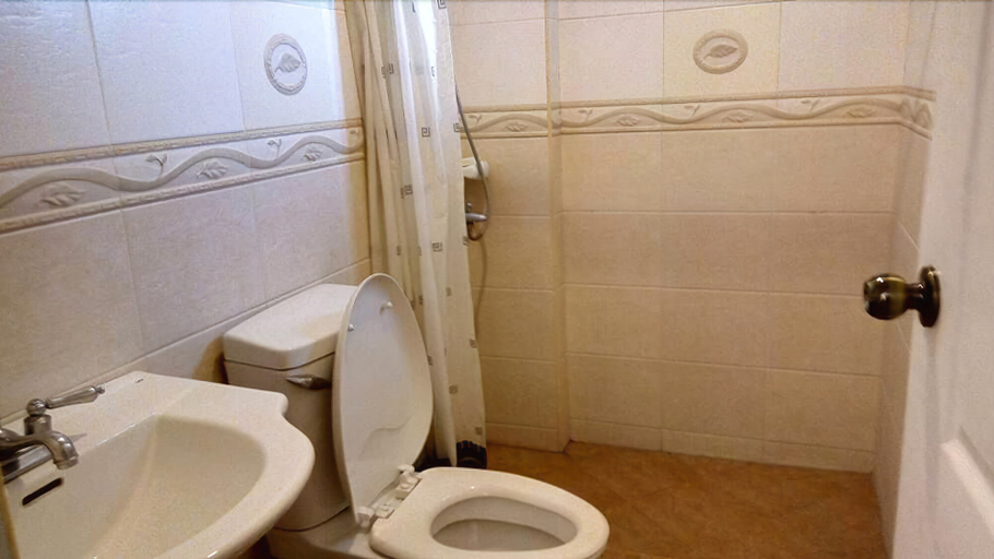 Bathroom, Koinonia Retreat CenteR, Baguio City