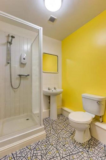 Bathroom 4, The Commodore Hotel, Nottingham