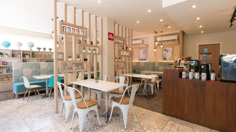Food & Drinks 4, RedDoorz @ General Segundo Avenue Laoag, Laoag City
