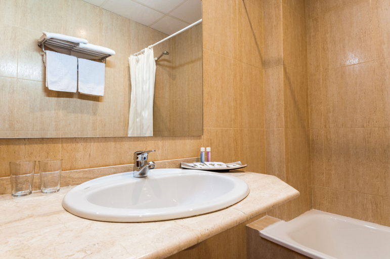 Bathroom 4, Victoria, Jaén