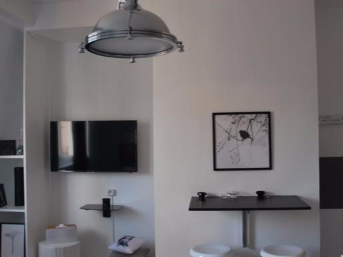 Bathroom 3, Les Studios De La Grand Place, Hainaut