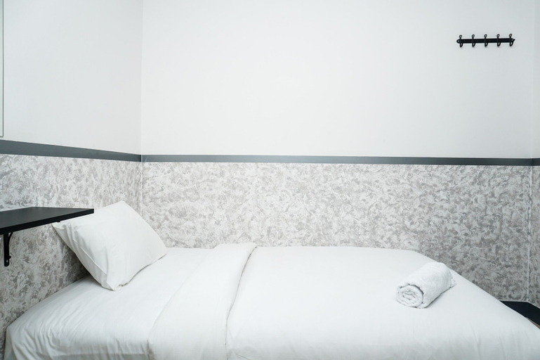 Comfortable 3BR with Japanese Style Livingroom Belmont Apartment By Travelio, West Jakarta