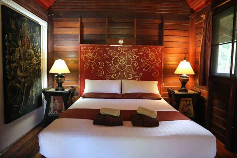 Bedroom 3, Leeloo Paradise, Khanom