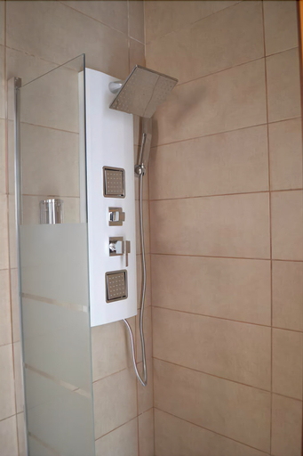 Bathroom 5, La Luna Townhouse