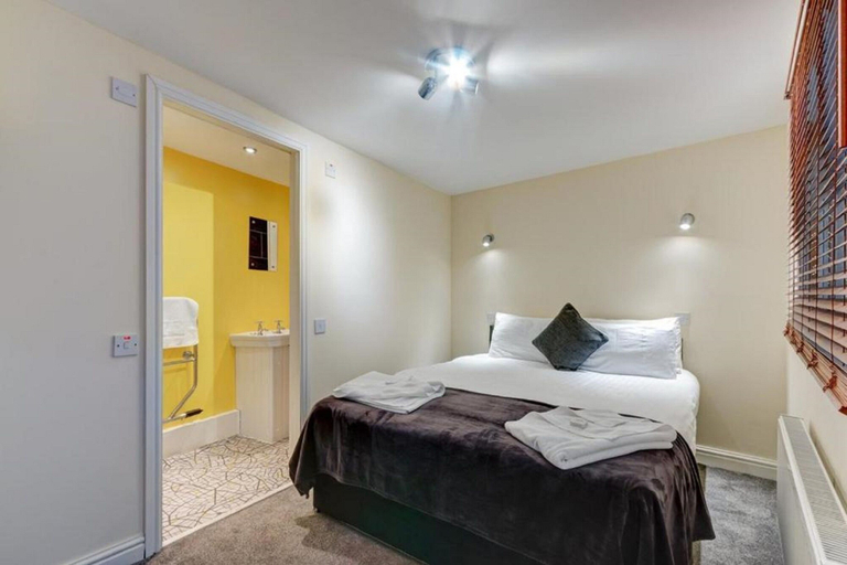 Bedroom 2, The Commodore Hotel, Nottingham
