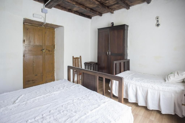Bedroom 3, A Fonte das Bodas Pensión, Lugo