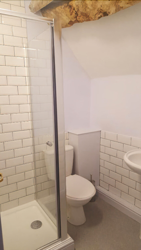 Bathroom, The George & Dragon Tearoom Accommodation Felton, North Somerset