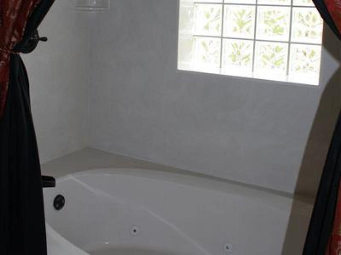Bathroom 4, The Woodrow House, Lubbock