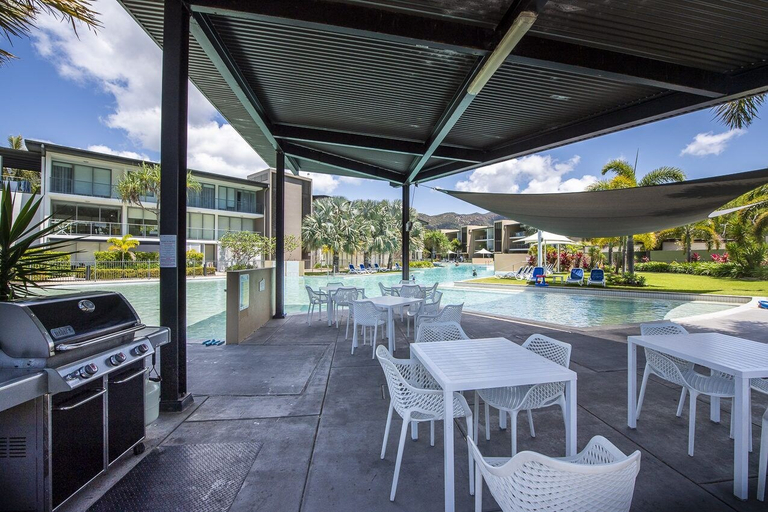 Food & Drinks 4, Blue on Blue Apartment 1015, Magnetic Island