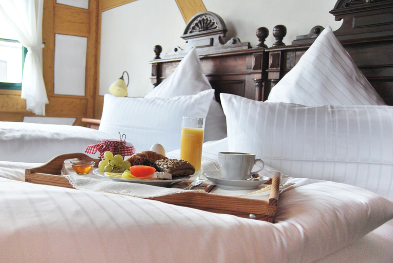 Bedroom 3, Restaurant & Hotel Der Schwan, Roth
