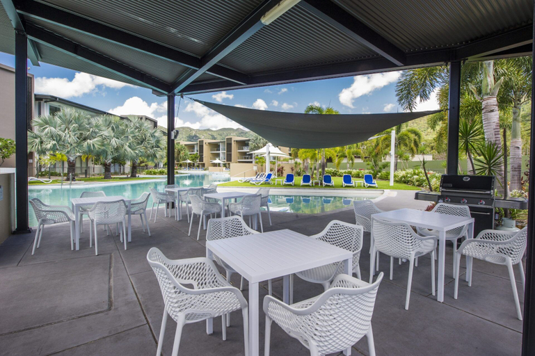 Food & Drinks, Blue on Blue Apartment 335, Magnetic Island