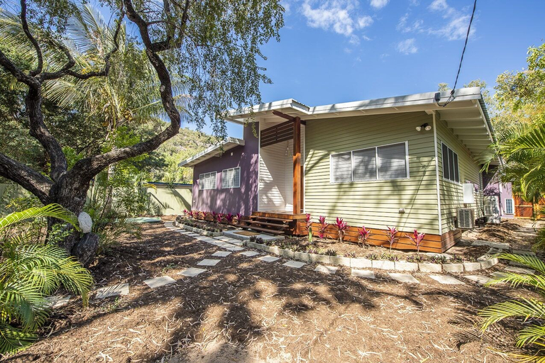 Exterior & Views 2, Papillon Bleu, Magnetic Island