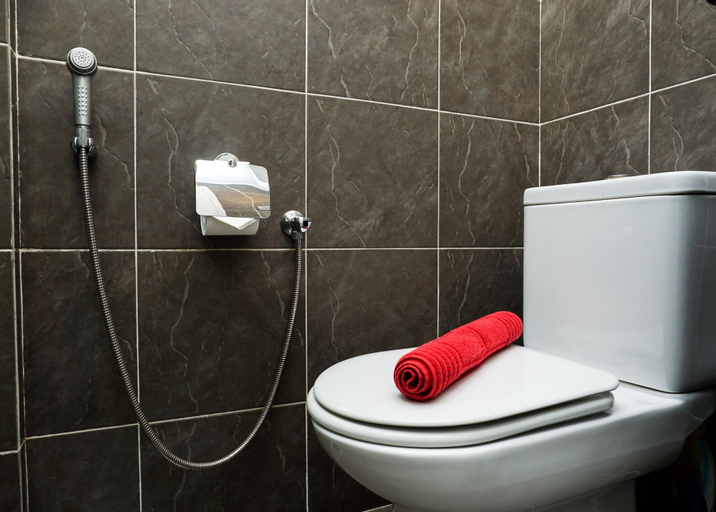 Best Location 2BR at Beverly Tower Apartment TB. Simatupang By Travelio, Jakarta Selatan