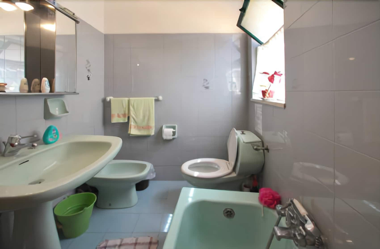 Bathroom 4, Casa Rupilio, Messina