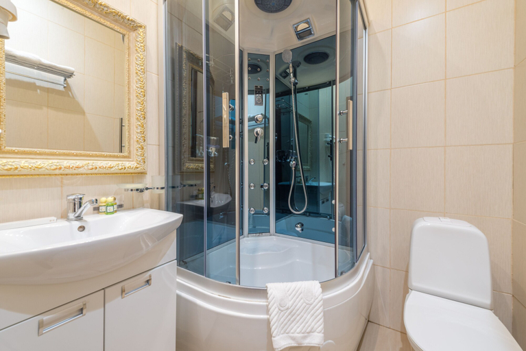 Bathroom 4, Grand Hotel Belorusskaya, Northern