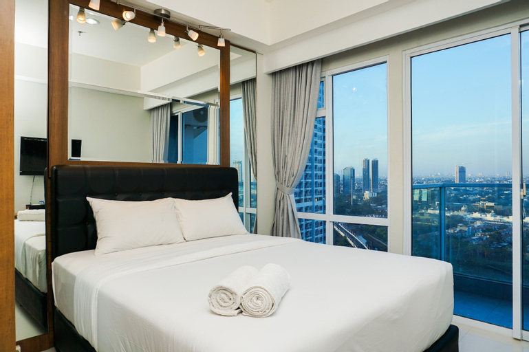 Minimalist Studio Room at Puri Mansion Apartment By Travelio, West Jakarta