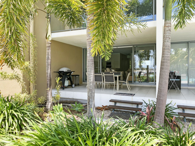 Others 5, Blue on Blue Apartment 815, Magnetic Island