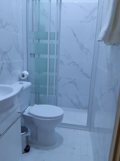 Bathroom 4, Pensión La Corredera, Pontevedra
