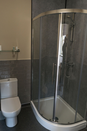 Bathroom 4, Tredegar Arms Hotel, Blaenau Gwent