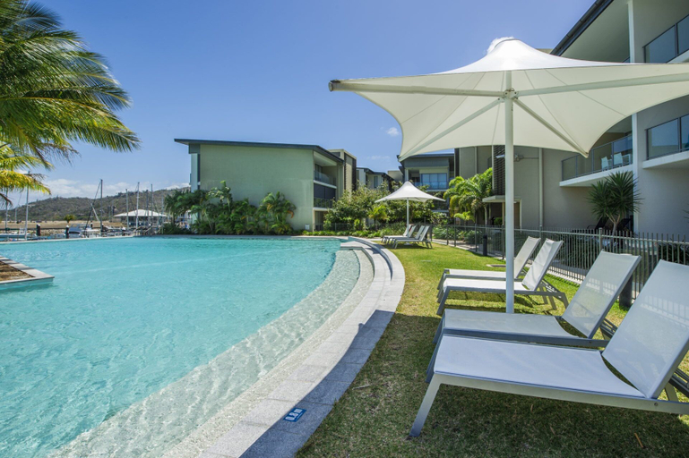 Sport & Beauty 4, Blue on Blue Apartment 815, Magnetic Island