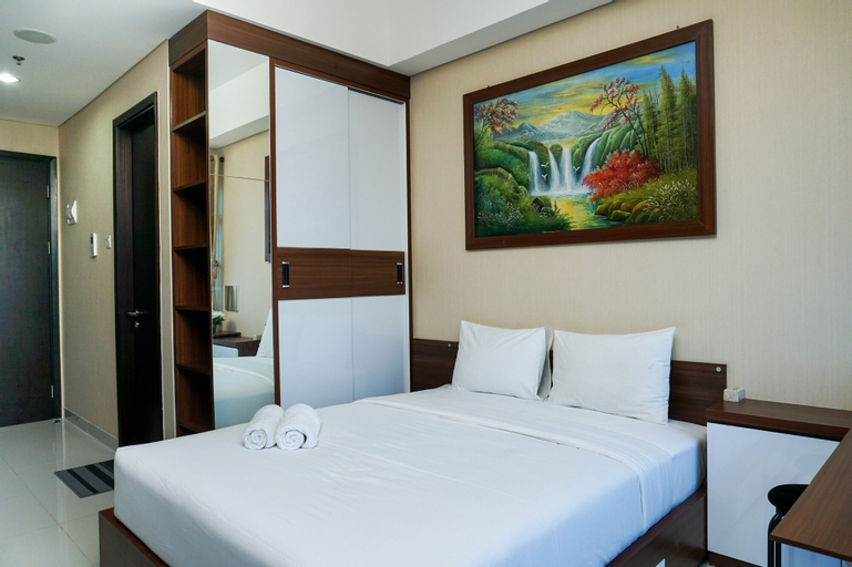 Deluxe and Comfortable Studio Puri Mansion Apartment By Travelio, West Jakarta