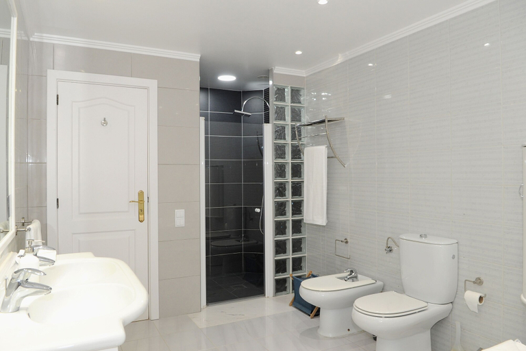 Bathroom 4, Vila do Vale by MHM, Santa Cruz