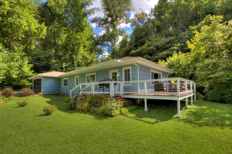 Exterior & Views, Bear Paws by HoneyBear Cabins, Sevier