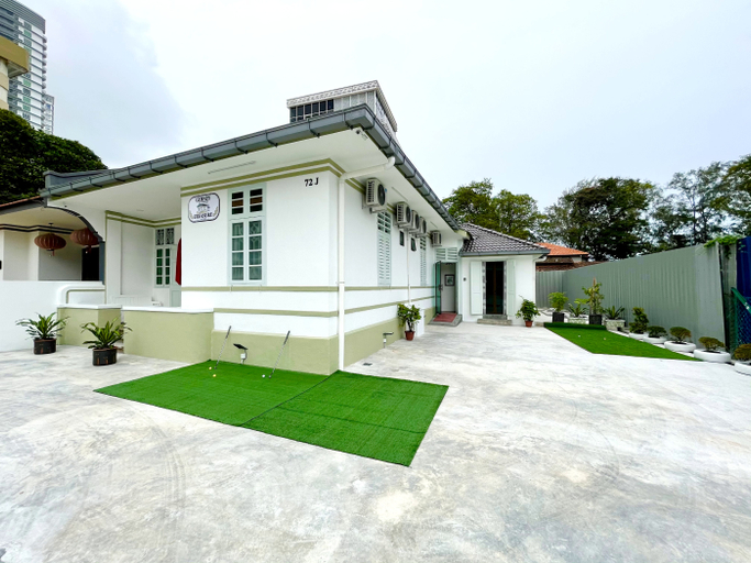 Exterior & Views