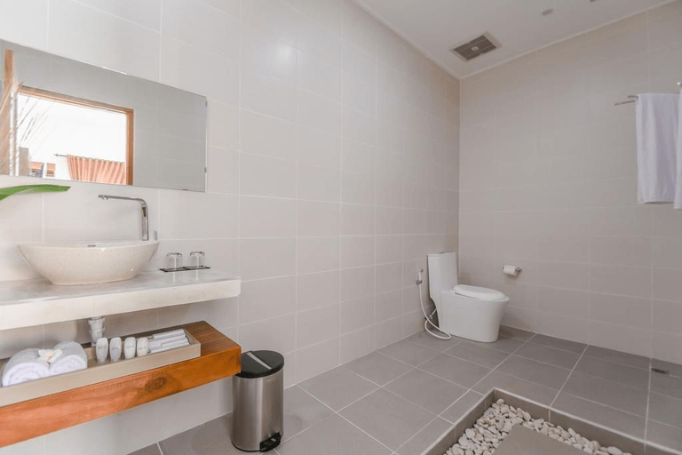 Bathroom 3, Adi Abian Villa, Badung