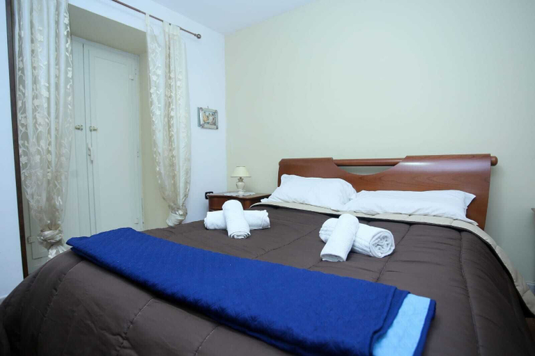 Bedroom 4, Don Carlo Rooms, Napoli