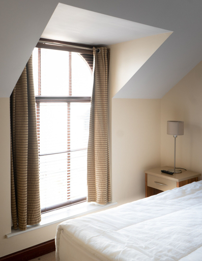 Bedroom 2, Brogans Bar & Hotel