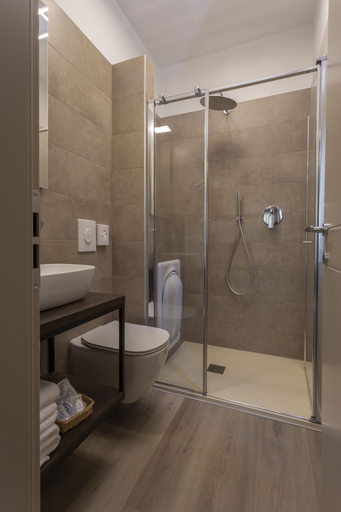 Bathroom 4, Hotel Veronesi, Verona