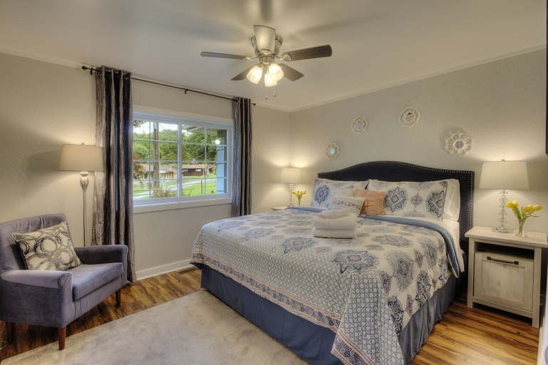 Bedroom 3, Bear Paws by HoneyBear Cabins, Sevier