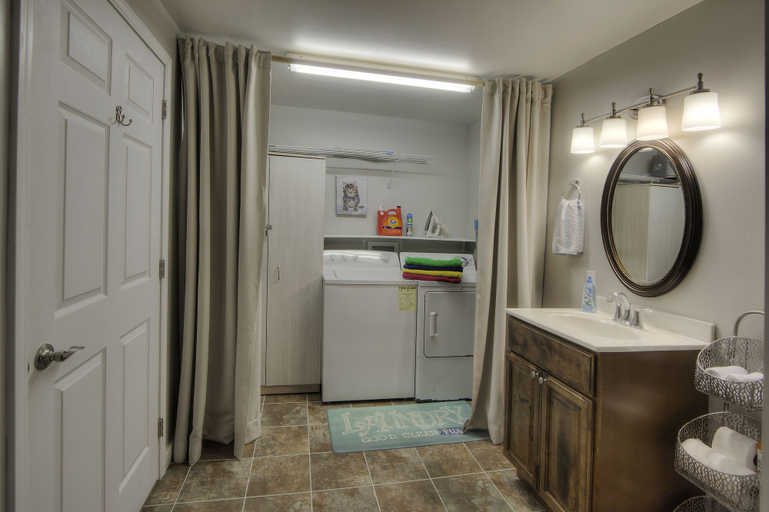 Bathroom 4, Bear Paws by HoneyBear Cabins, Sevier