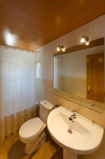 Bathroom 3, Casa Soltero Apartamentos, Huesca