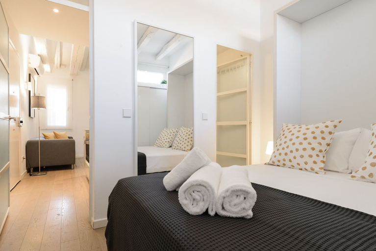 Bedroom 3, Reina Sofía - Buhardilas Con Encanto, AC, Madrid