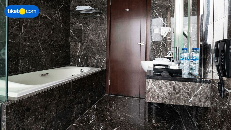 Bathroom 12