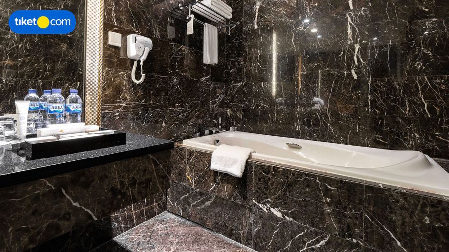 Bathroom 10