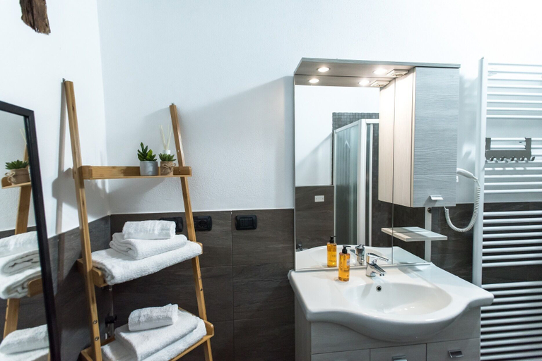 Bathroom 3, Luna Sul Tetto, Modena